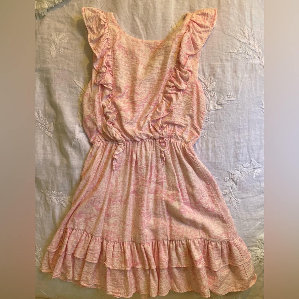 Pink pattered dress with ruffles
